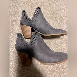 Short grey boots size 6